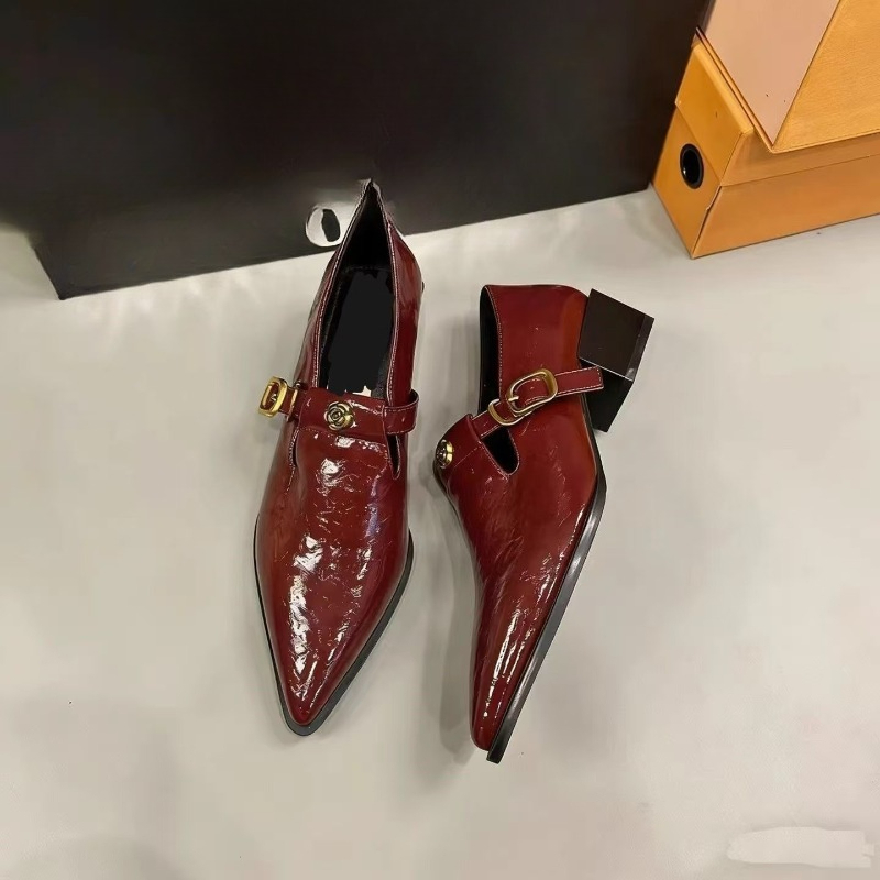 Women Fashion Heels - Płaskie, grube podeszwy, szpiczaste noski, z