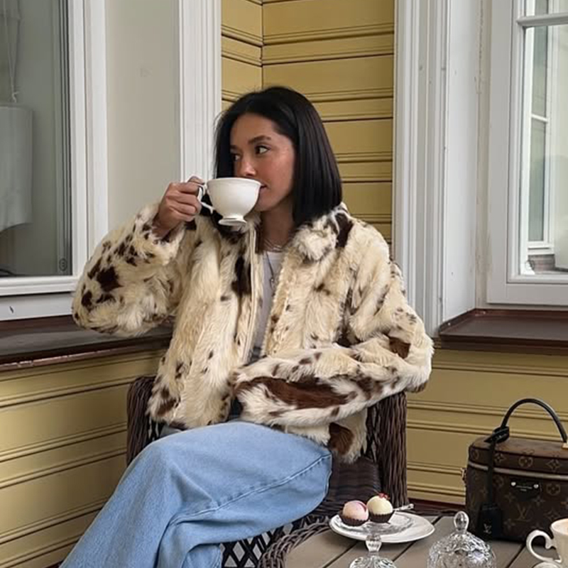 Elegancki płaszcz z futra we w – Women Fashion Icon recenzja i cena